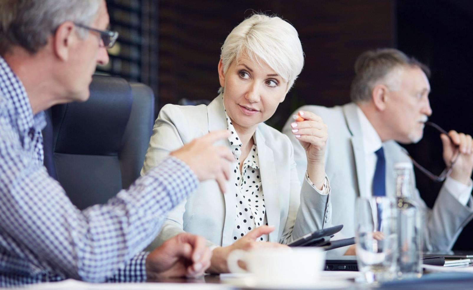 Analyse approfondie des données financières d'entreprise avec graphiques et tableaux détaillés